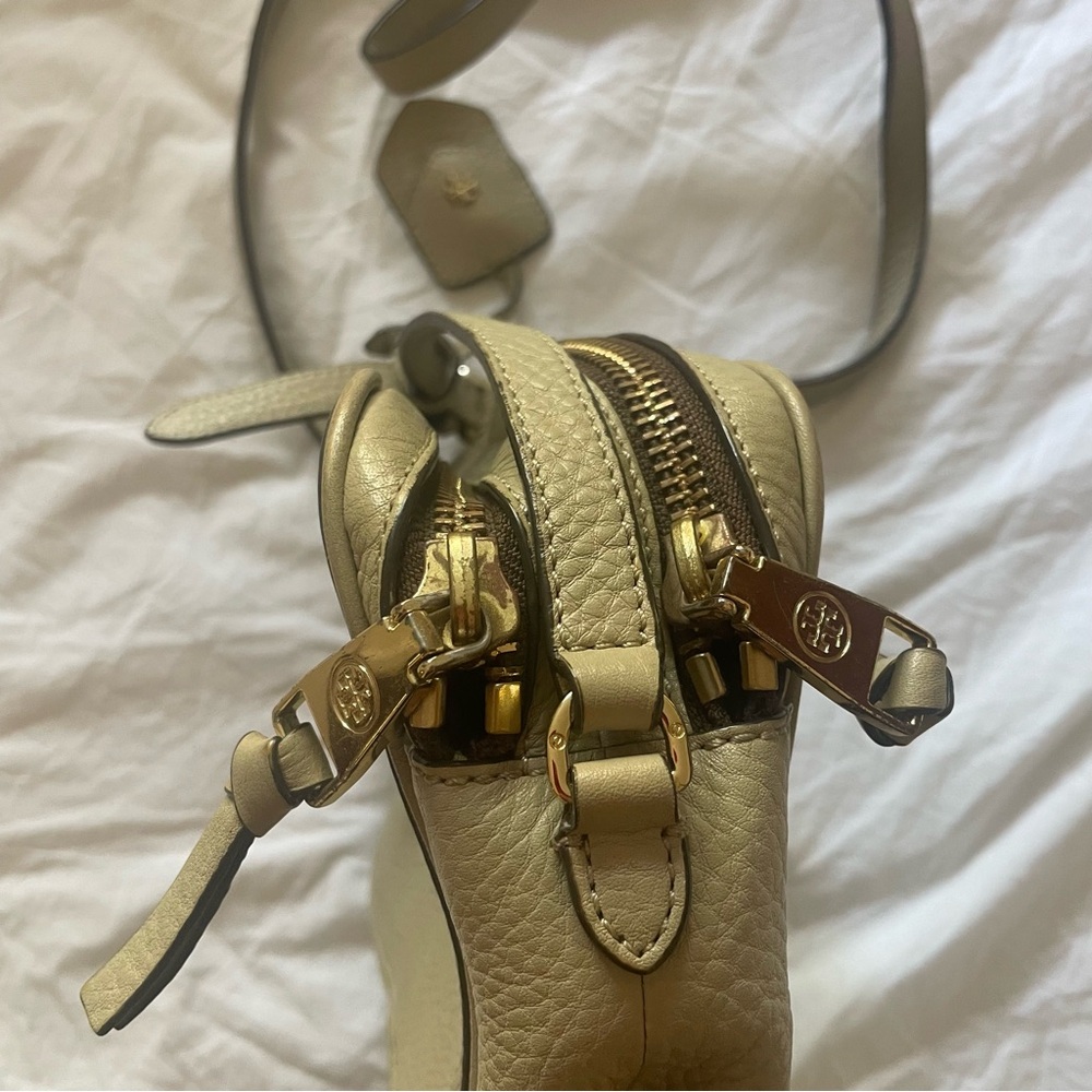 Tory Burch Robinson Pebbled Double-Zip Crossbody Purse in Beige - Picture 13 of 14